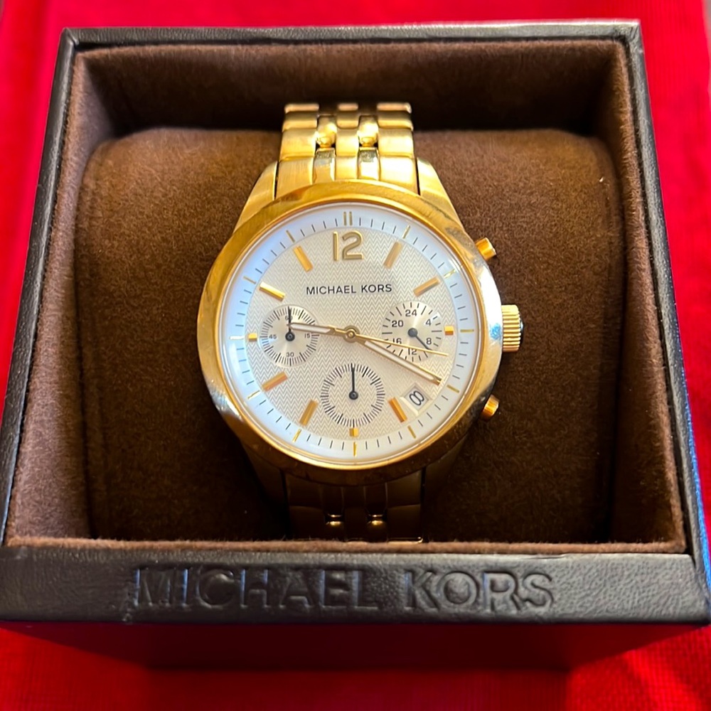 Michael Kors MK-5192 Women’s Chronograph Watch-great condition!